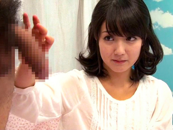 【素人ナンパ×ＭＭ号】清楚な美女が童貞オチンポ目の前にしてテレながらご奉仕フェラ！欲情したオマンコにズボズボ中出し！