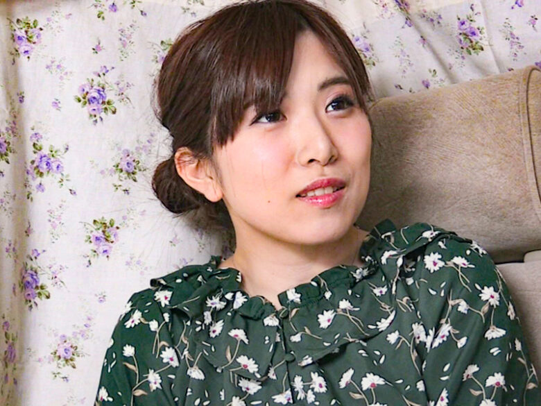 【素人ナンパ】敏感奥さんが乳首いじられてビクビク感じてセックスモード突入！他人棒に夢中で腰振りザーメン大量種付け！